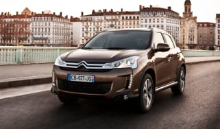 Citroen C4 Aircross front tracking