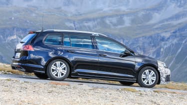 Volkswagen Golf R Estate facelift spied - 17