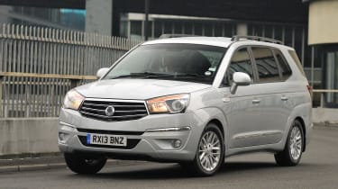 SsangYong Turismo front action