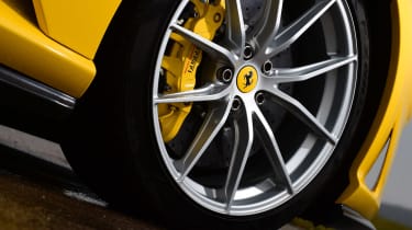 Ferrari 812 Superfast - wheel