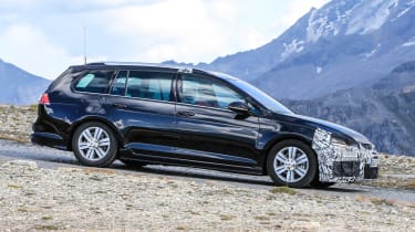 Volkswagen Golf R Estate facelift spied - 19