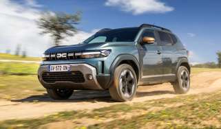 Dacia Duster Extreme - front tracking