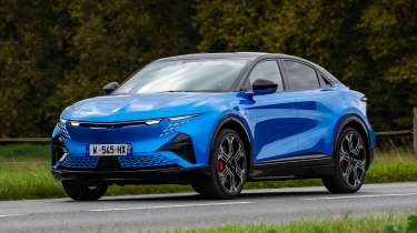 Alpine A390 - front action