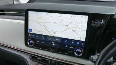 Lexus LM - sat-nav