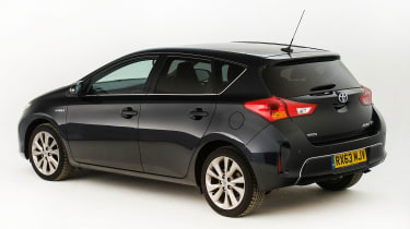 https://media.autoexpress.co.uk/image/private/s--lZDEtYW2--/f_auto,t_content-image-full-mobile@1/v1563184385/autoexpress/2016/03/toyota-auris-008.jpg