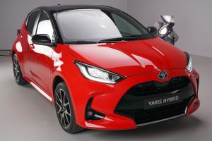 Toyota Yaris - front 3/4 static studio