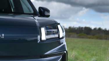 Aion V - front light