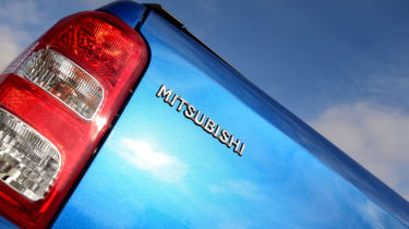 Mitsubishi L200 - brake light
