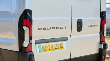 Peugeot E-Boxer - rear lights