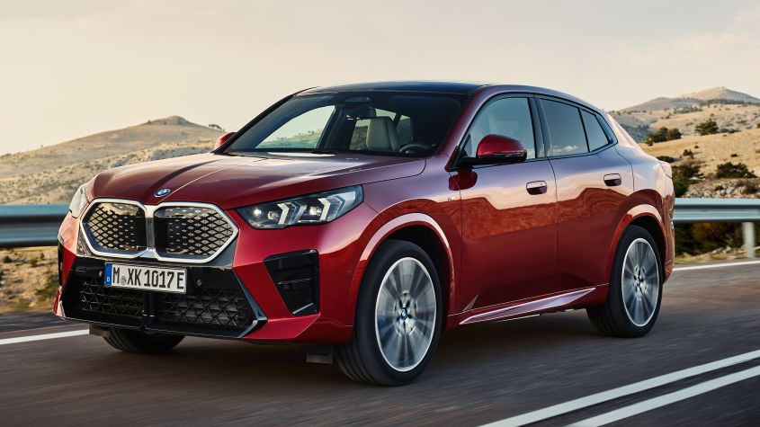 BMW iX1とiX2がアップデートで航続距離を延長