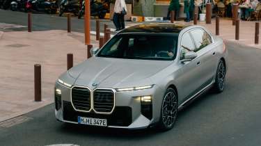 New BMW i7 - front tracking