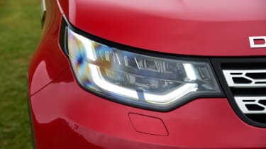 Land Rover Discovery - front light detail
