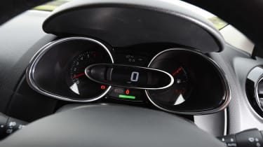 Renault Clio - dials