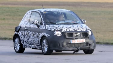 2020 Fiat 500 - spies - front tracking