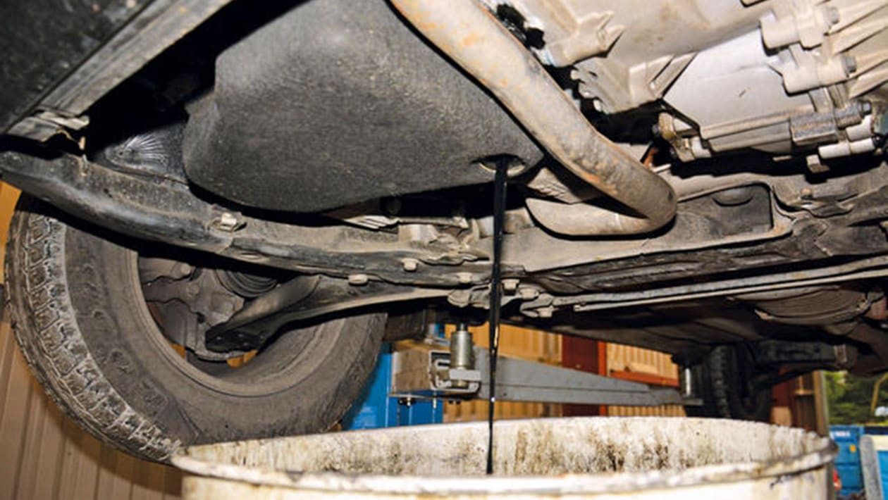 How to service your TD4 Freelander 2 pictures Auto Express