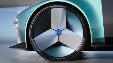 Lancia Pu+Ra HPE concept car wheel