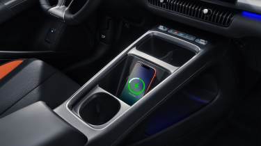 BYD Dolphin G DM-i - centre console