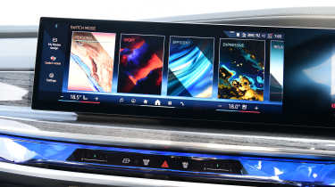 BMW i7 - infotainment screen