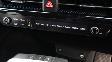 Kia EV6 Horizon - centre console switchgear