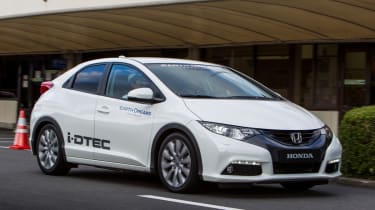 Honda Civic 1.6 i-DTEC front three-quarters