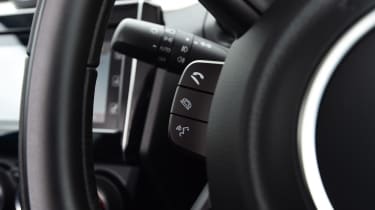 Suzuki Swift - steering wheel controls