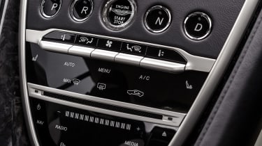Aston Martin DB11 - centre console