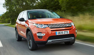Land Rover Discovery Sport - front tracking