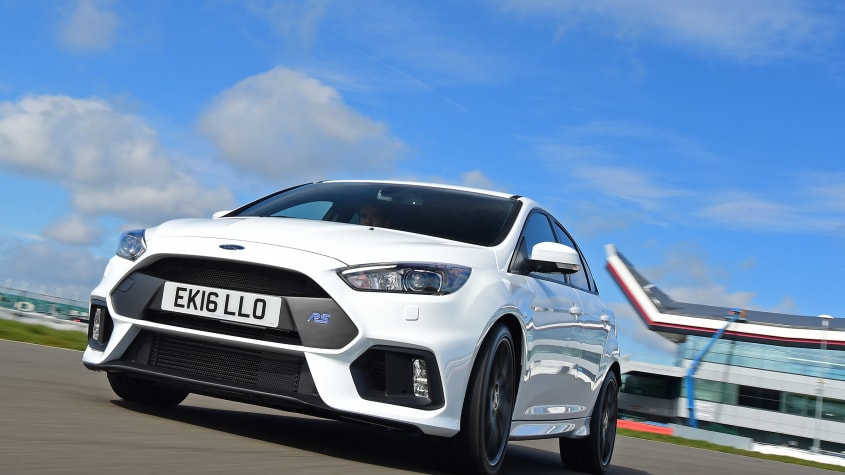 Ford Focus RS first UK drive - front tracking