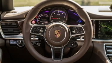 Porsche Panamera 4S diesel 2016 - steering wheel