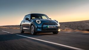 MINI Electric - front action