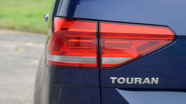 Citroen Grand C4 Picasso vs Volkswagen Touran vs Peugeot 5008 - VW badge