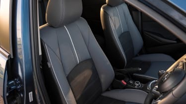 Mazda 2 hybrid - front seats