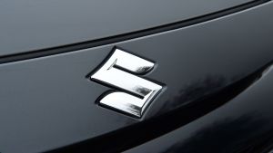 Suzuki Swace - badge