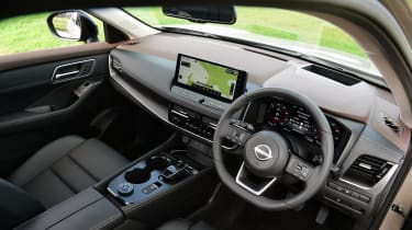 Nissan X-Trail E-4orce - interior (driver&#039;s door view)