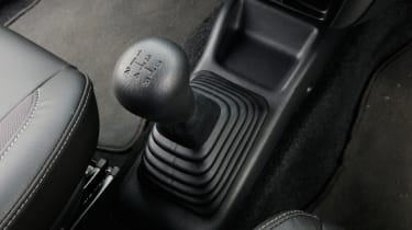 Suzuki Jimny SZ4 gear lever