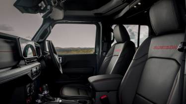 Jeep Wrangler Rubicon - front seats