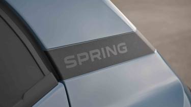 Dacia Spring - C-pillar &#039;Spring&#039; transfer