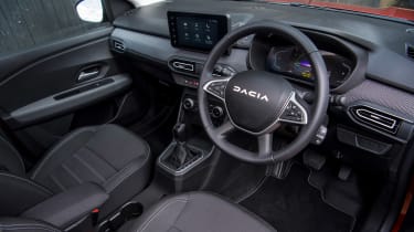 Dacia Jogger Hybrid 140 - cabin