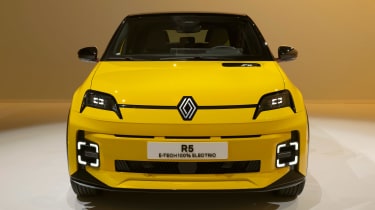 Renault 5 - full front