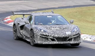 https://media.autoexpress.co.uk/image/private/s--mBCiA9uS--/f_auto,t_card-mobile@1/v1697029701/Chevrolet-Corvette-ZR1-002_fbxpcn.jpg