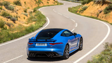 Jaguar F-Type SVR - rear panning