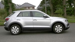 Volkswagen T-Roc - spyshot 5