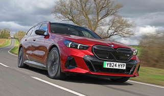 BMW i5 Touring - front tracking, alt