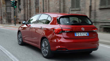 Fiat Tipo hatch 2016 - rear tracking