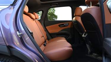 Lepas L8 - rear seats