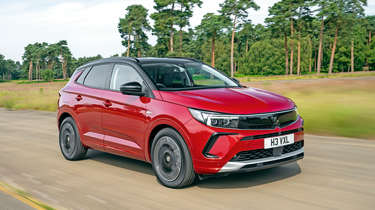 Vauxhall Grandland Hybrid - front tracking 