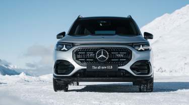 Mercedes GLB - full front static