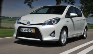 Toyota Yaris Hybrid front tracking