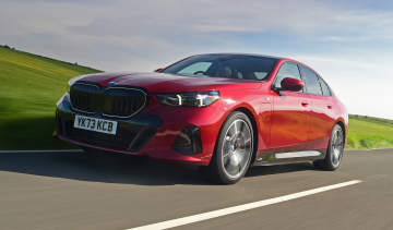  BMW 530e M Sport Pro - front tracking