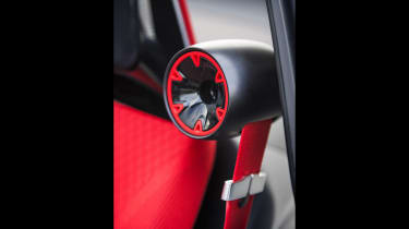 Vauxhall GT - seatbelt